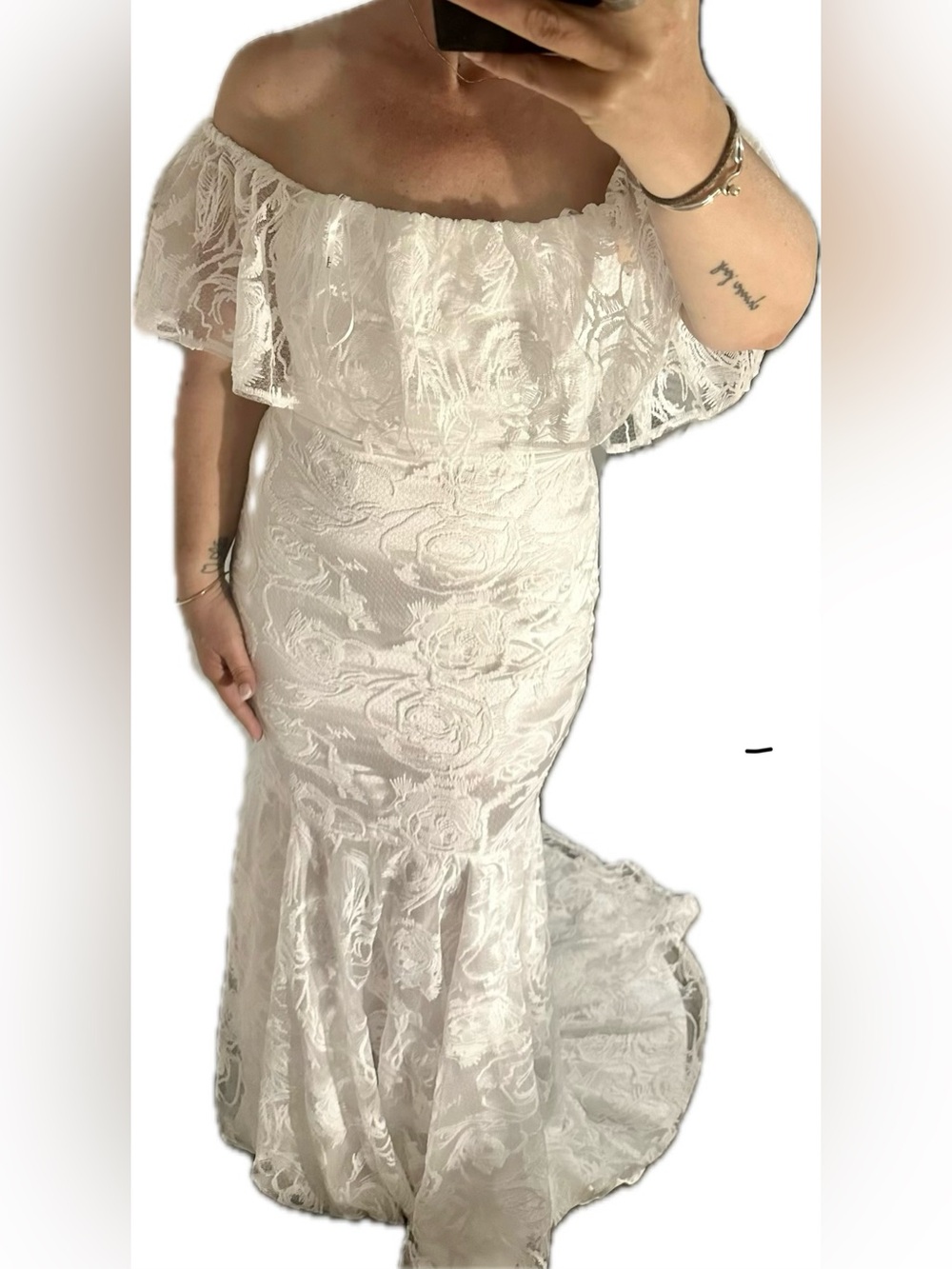 Lulus white off shoulder lace wedding dress
Size M
